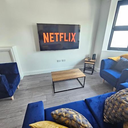 Spacious 4Br House, London, Sleeps 9, Parking Available Экстерьер фото