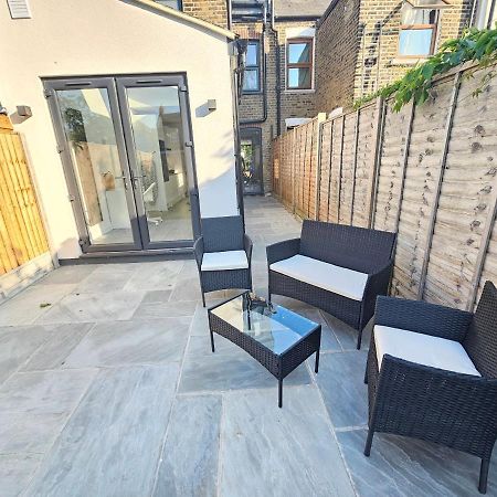 Spacious 4Br House, London, Sleeps 9, Parking Available Экстерьер фото