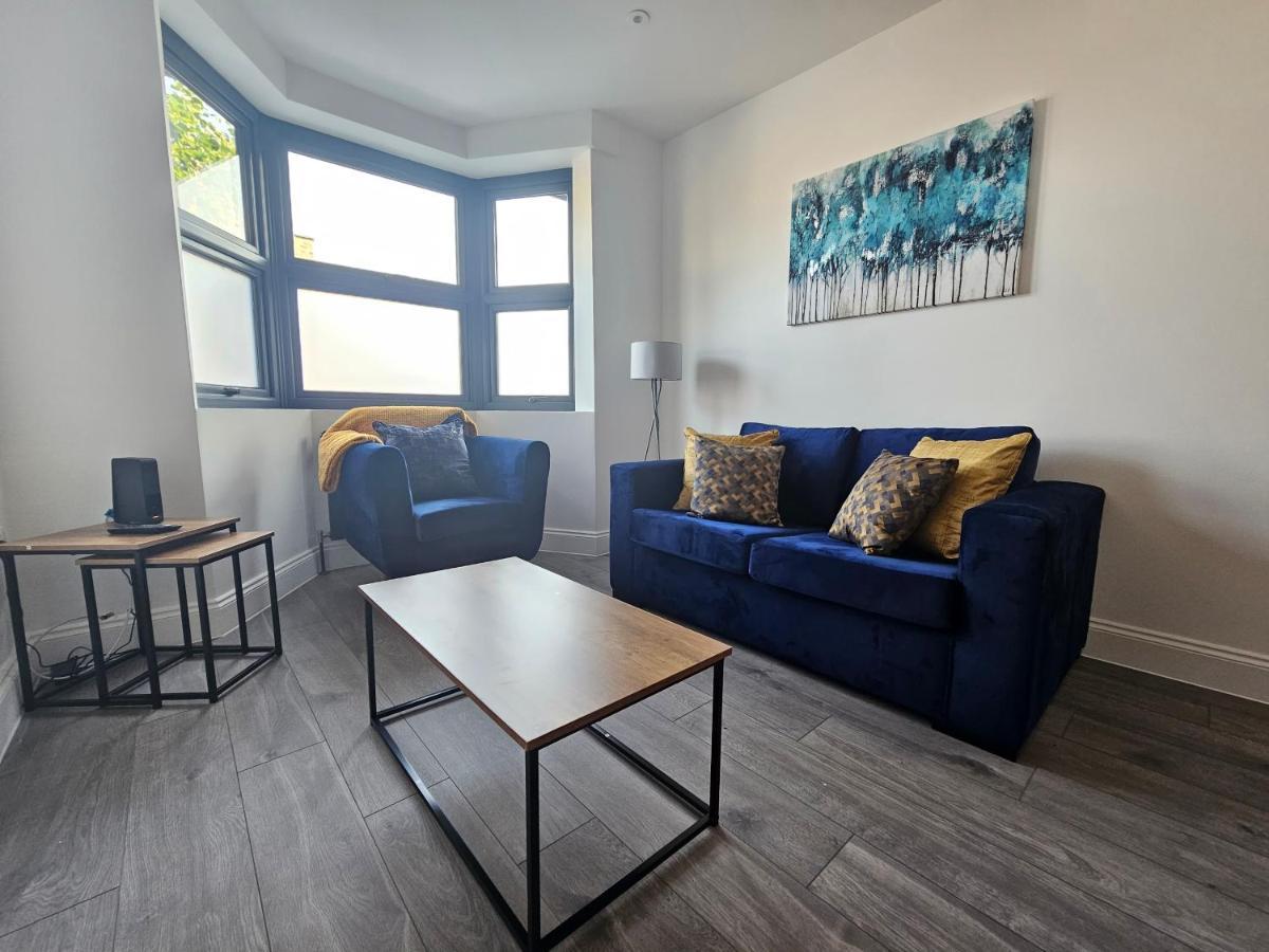 Spacious 4Br House, London, Sleeps 9, Parking Available Экстерьер фото
