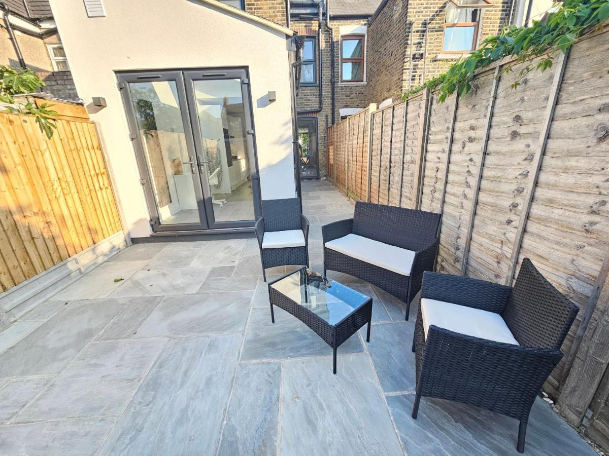 Spacious 4Br House, London, Sleeps 9, Parking Available Экстерьер фото